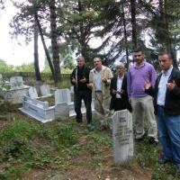 Bugün arife Günü, Gurbetçilerimiz Yollarda. Mezarlıklarımız Ziyaretçilerle..